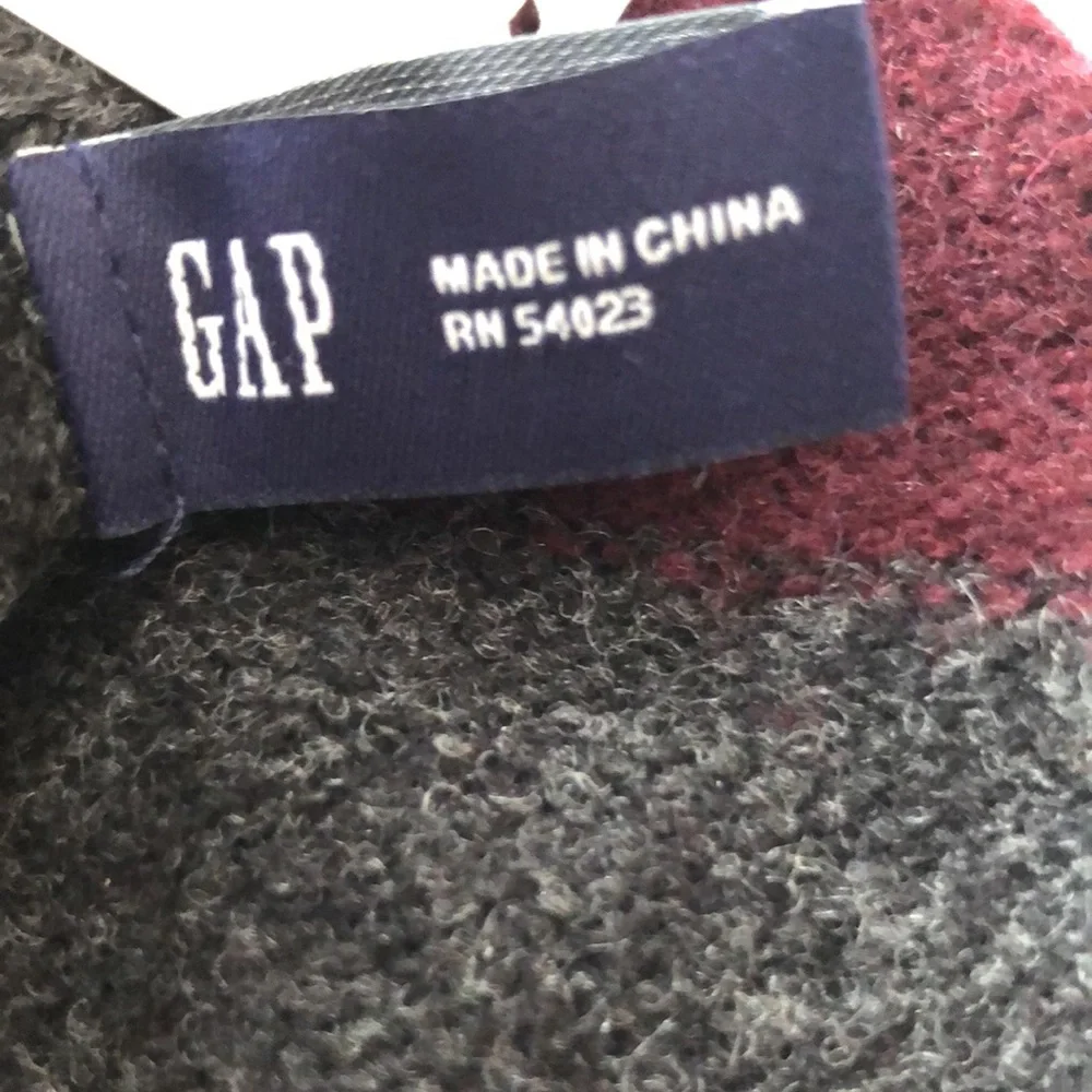 Gap lambswool gray/maroon/navy stripe scarf
